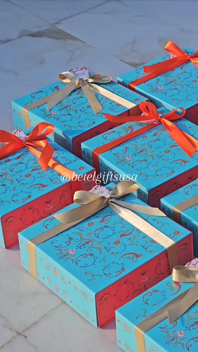 Gift hampers for this holiday season!
DM us for more details!
#corporategifting #curatedgifts #customised