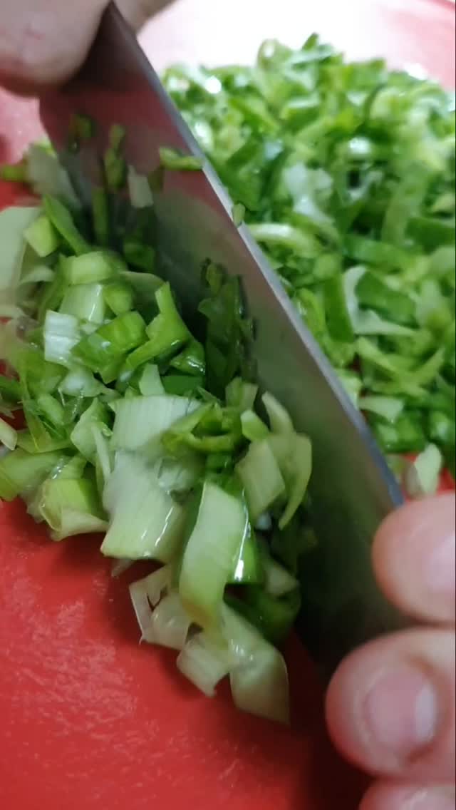 Existe uma coisa muito importante na gastronomia que é RESPEITO AO ALIMENTO.
Aqui no San Benedetto nós buscamos produtos de qualidade para a produção dos nossos pratos.
Este prato tem assinatura do Chef Rudney Andrade, que traz um produto local de excelente qualidade que são os cogumelos da Casa dos Cogumelos. @casadoscogumelos
Reunindo produtos de qualidade e aplicando técnicas, sabores, respeito e muito amor, conseguimos, chegar a um resultado incrivel: Risoto de Funghi do Benedetto.
Convidamos você para vivenciar essa experiência maravilhosa .
Até Lá.
#gonçalves #goncalves ##restaurantesanbenedetto #restauranteemgonçalves #funghi #funghisec #turismoemgoncalves #turismoemgonçalves