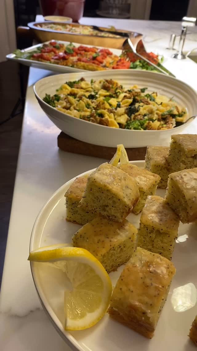 Moving into November cooking demo coming the week of November 25th.
👩🍳
On the menu:
🫛Split pea soup served over noodles
🥬Autumn slaw
🍅Chicken Parmesan served with homemade tomato sauce
🍝orecchiette with sausage and rapini
🍋Lemon snacking cake
Sign up at shaunalindzon.com
#cookingdemo #torontofood #registereddietitian #eattoronto #nutrition #newrecipes