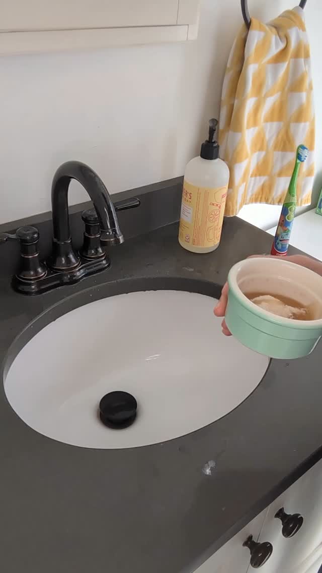 This was my sensory break today- complete with pokemon toothbrush and dirty countertop 😆 - scrubbing my hands with this sugar, honey mixture, while noticing the smell and sensations, helped slow down my thoughts and gave me a boost of energy. Create your own? ⬇️
A sensory break is a short period of structured sensory input that can help recharge the senses and alleviate stress. Everyone has different sensory needs, and responds differently to sensory experiences. @funandfunction is a great resource to learn more about sensory needs/strategies, geared toward children but (applicable to and) has resources for adults too 🧠
#nervoussystemregulation #mindbody #mindfulness #somatictherapy