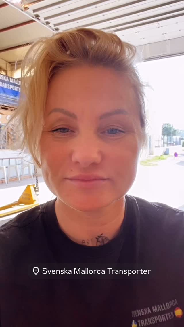 Det var 1 timme nostalgi på jobbet idag 🥰
efter så många år.. tror Jag nästan fem... jobbade bara
Vi- gamla gänget som startade Depå i Palma
@svenskamallorcatransporter
Jim 🎖️
Mats 🎖️
@henrikgrip 🎖️
@gabbibella71 🏅
@mariansdotter_ 🏅
#work #jobb #sweden #sverige #spain #mallorca #nostalgia #move #transport #amazing #time 🦾
………. 🥂🍾