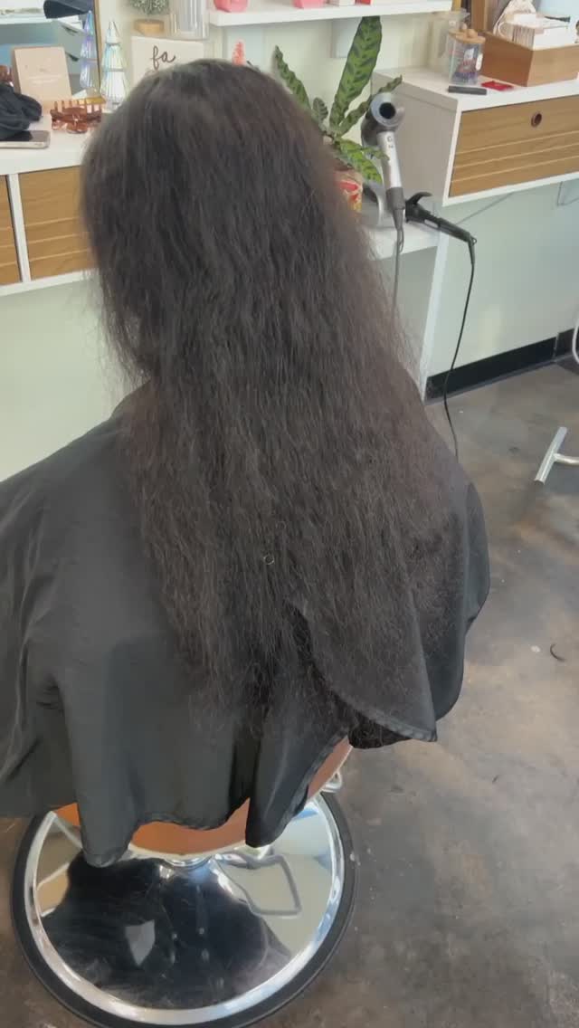 It doesn’t have to be complicated. It can literally be so simple and so fast to change how you feel.
These quick transformations are what it’s all about :)
Always accepting new guests, fill out the form in my bio or my website :)
#sacramentohairextensions #californiahairextensions #hairextensionspecialist #hairextensiontransformation