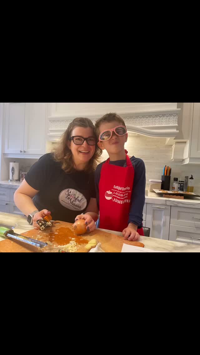 🥄One-on-one cooking demos in The Spoonful of Shauna kitchen.
🍒🍒DM me to book a session if you have Registered Dietitian benefits to use up by the end of the year! 🥄
#registereddietitian #cookingdemo #torontofood #cookingathome