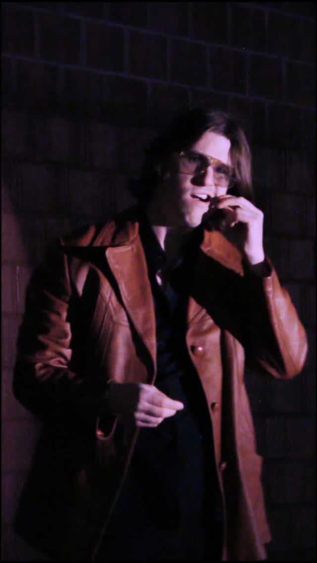 It's giving... Tim Burtons 90s Batman side lighting. Who Is Michael, made for the dark alleys, the creeping thoughts and dancing yourself clean 🪥🫧 🪩
#bellinghamwa #seattlewa #newmusicfriday #pnw