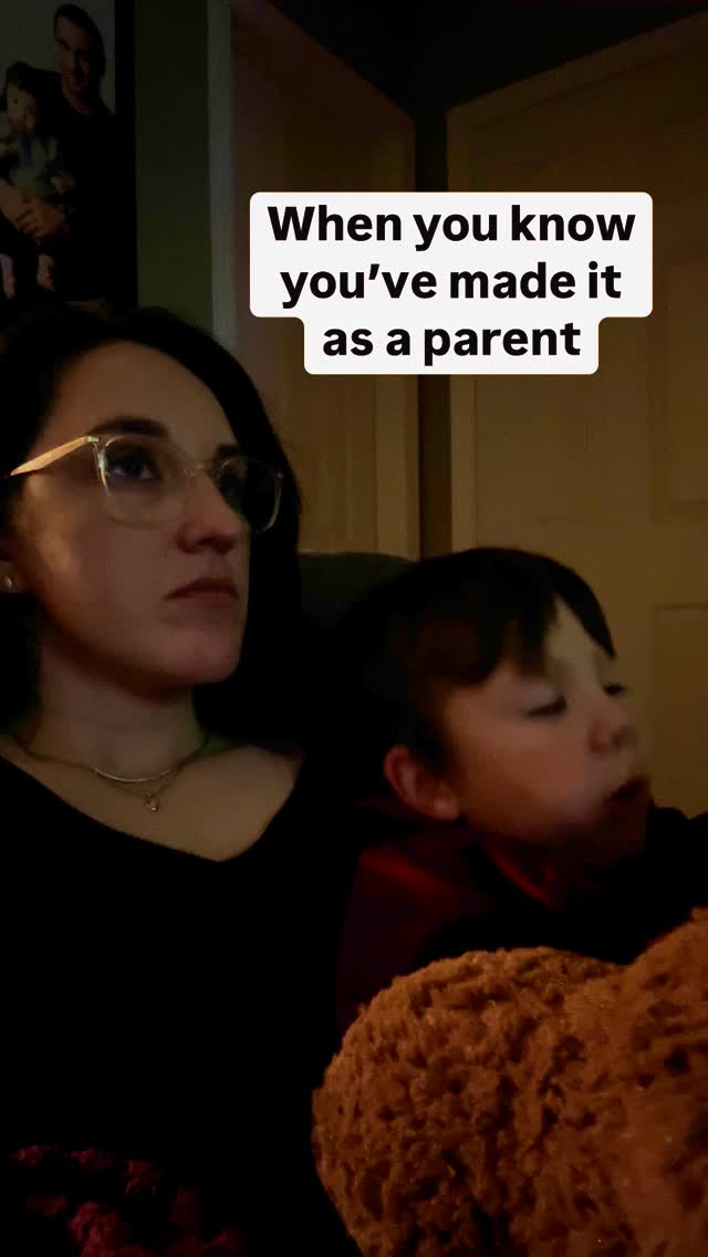 I feel like I’ve leveled up to the “hands-free snacking” phase of parenthood 🙌 We be sharing germs and snacks in this household 🥨🦠
#twinstagram #twinsofinstagram #twinningtwice #twins #sharingiscaring #toddlerlife