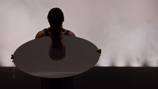 🎬Un événement salué au @theatre_champs_elysees, dont voici un aperçu ! La Passion selon Saint Jean, une réinterprétation unique signée Sasha Waltz et portée par la direction musicale de @leonardogarciaalarcon. Capté par Ozango, ce spectacle marie danse et musique dans une harmonie saisissante. Un rendez-vous visuel et sonore à ne pas manquer, bientôt sur @artefr ! 🎥 Réalisation Corentin Leconte #concert #arteconcert #dance #sashawaltz