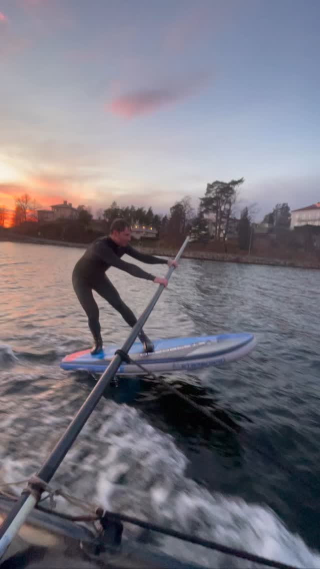 Had an amazing season on the water! đâš
This yearâs adventures took me from Sandhamn to Djursholm, with unforgettable surf sessions, hosting corporate events, and private lessons. Grateful for everyone who joined and made it so special!
The photos capture the last event on the water for this year. Now, itâs time to gear up for the ice season! âïžđââïž
A huge shoutout to my incredible partner @surfspot_sweden đ #surfspot_sweden #starboardwingfoil #starboard #ozonewing @starboardfoilboard