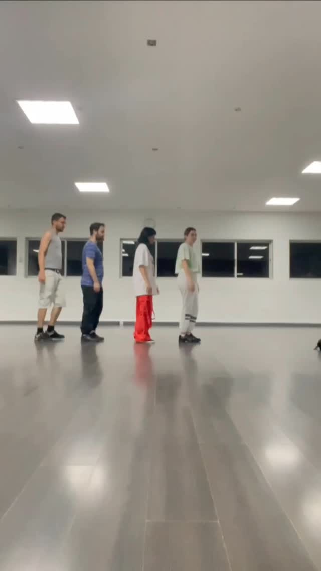 🌟 O que esperar no dia 8 de Dezembro no mercado de natal da @bicas_senhora_da_hora...
🌟 Bom, aqui vai um pequeno spoiler do K-pop Adultos de quinta-feira às 20h! Para além disso podes contar com as turmas de Ballet Kids & Adulto, K-pop Teens & Adulto, Comercial, Jazz e Contemporâneo! 🎅 🎄
#kpop #ballet #contemporaneo #natal #dançacomercial #jazz