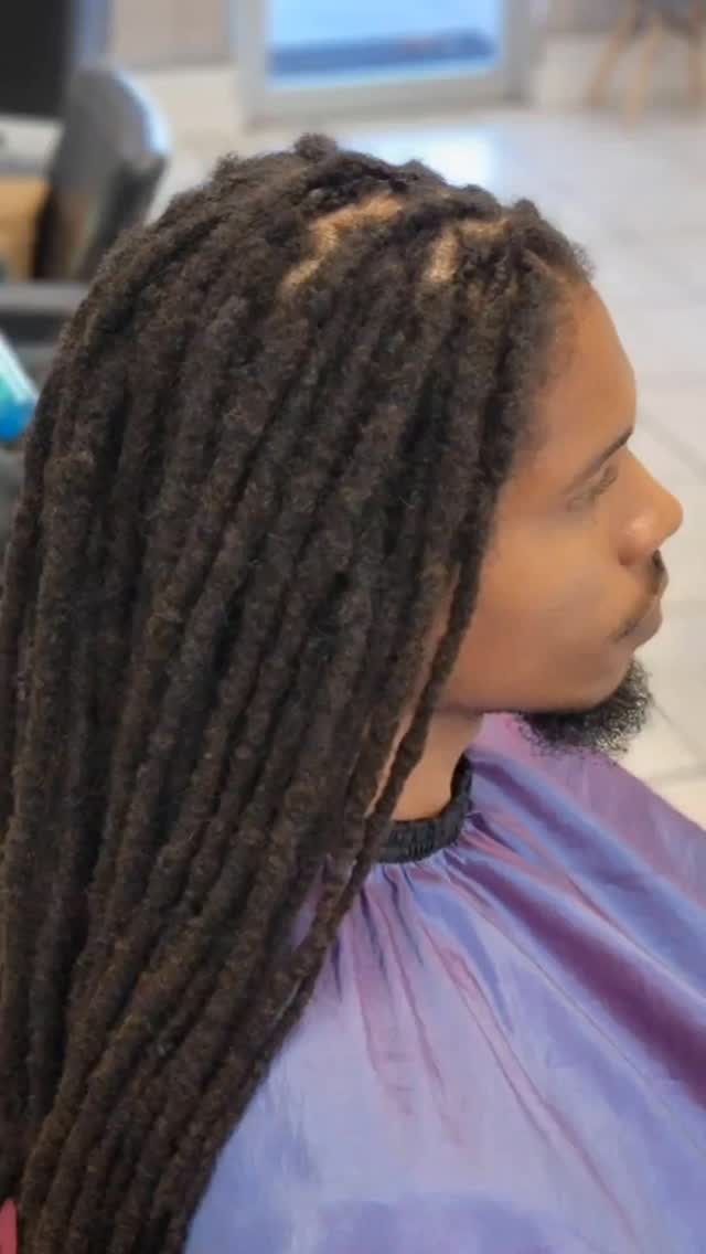#locnation #locjourney #menwithlocks #mobilealabamaloctician #alabamaloctician #gulfcoasthairstylist #traditionallocs #interlocks #interlock