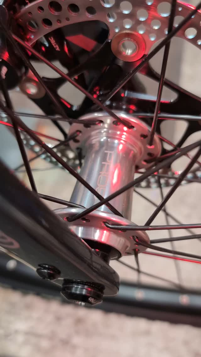 Kona Rove Ltd flat bar build. Hope Pro 5, Hope XCR, Allygn Grill Rack are just things of beauty! We have stock in store! #hopetech #allygn