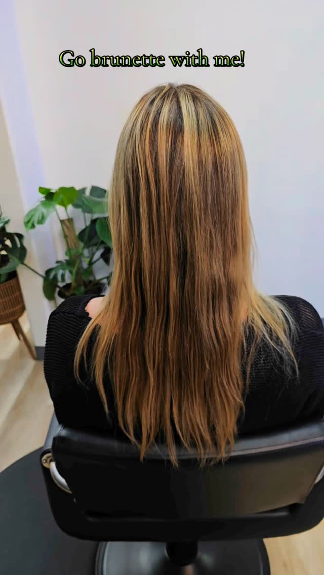 My hair looks and feels amazing thanks to Riley and Aveda color! Thank you!! @hairbyrie
#blondetobrunette #blondetransformation #aveda @aveda #fallhair