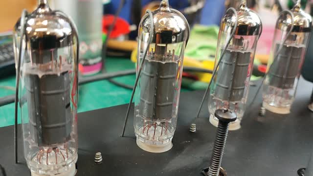 La beauté du chaos !
#electronicrepair
#audiorepair
#workbench
#amptech
#el84
#mesaboogierocket44
#coffee