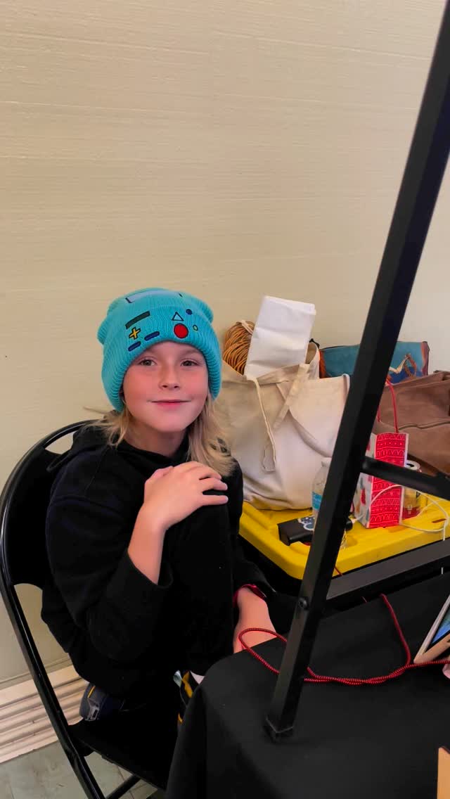 My helper and I are down in Point Richmond today for the Arts of Point Richmond Holiday Fair in the Community Center. I have new winter and holiday designs! The library is opened with activities for the kids and hot chocolate. Come down and get some holiday shopping done. ๐โ๏ธ๐๐
๐ฝ #artsofpointrichmond #bayareaartists