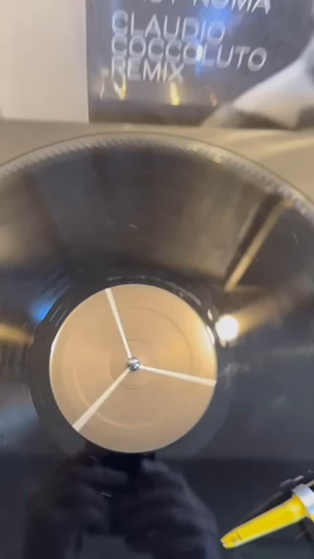 Thanks to @warrecordsantwerp 🔥
#vinyl #warrecords #beatfabriek #electronicmusic #amsterdam #music #community