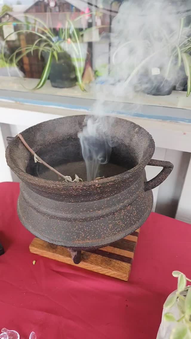 We're OPEN!
Come check out your local witchy shop this holiday season!
We have an awesome selection of unique gifts that are handmade by local small businesses and independent artisans.
📍122 Main Street, Scotia
🕰 Wednesday - Sunday 1pm-8pm
#metaphysicalshop #humboldtcounty #witchyshop #witchyvibes #SmallBusiness #shopsmall #shoplocal