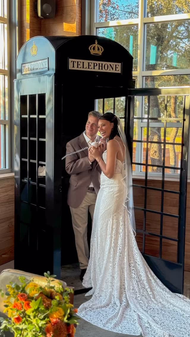 Capturing moments with our new black vintage phonebooth and audio guestbook phone 🫶🏼
#audioguestbook #phonebooth #austinwedding #weddinginspiration #vintagewedding