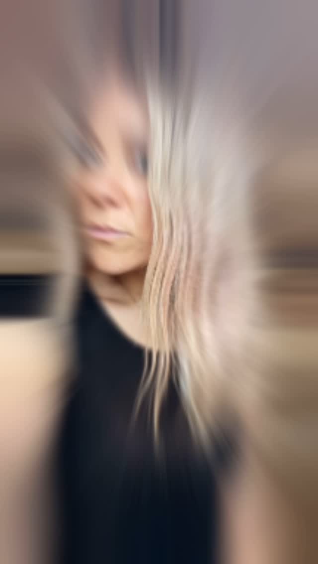 I was using the best professional products out there, and my hair would not grow past a certain length! I finally made the switch to MONAT , and after sticking with it, my hair began to slowly transform!!!! my favourite thing about these products is that they are clean, and the science behind it is incredible! 🌿🔬 #monathair #monatofficial #monathaircare #betterhair #hairproductsthatwork #hairtransformation