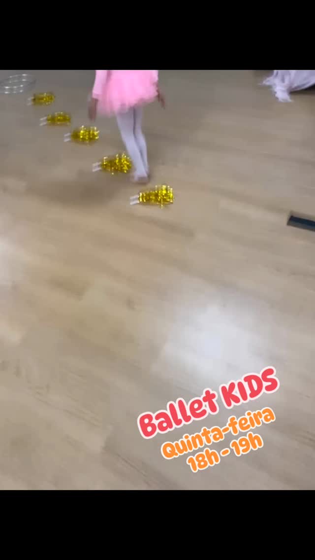 ✨ Ballet KIDS ✨
Temos mais bailarinos pequeninos por aí?
Junta a tua pequena estrela as nossas aulas de Ballet para crianças em São Mamede de Infesta às 18h!
Aproveita para vir experimentar na nossa semana aberta ❤️
#ballet #balletkids #saomamedeinfesta #dança #aulasdança #porto