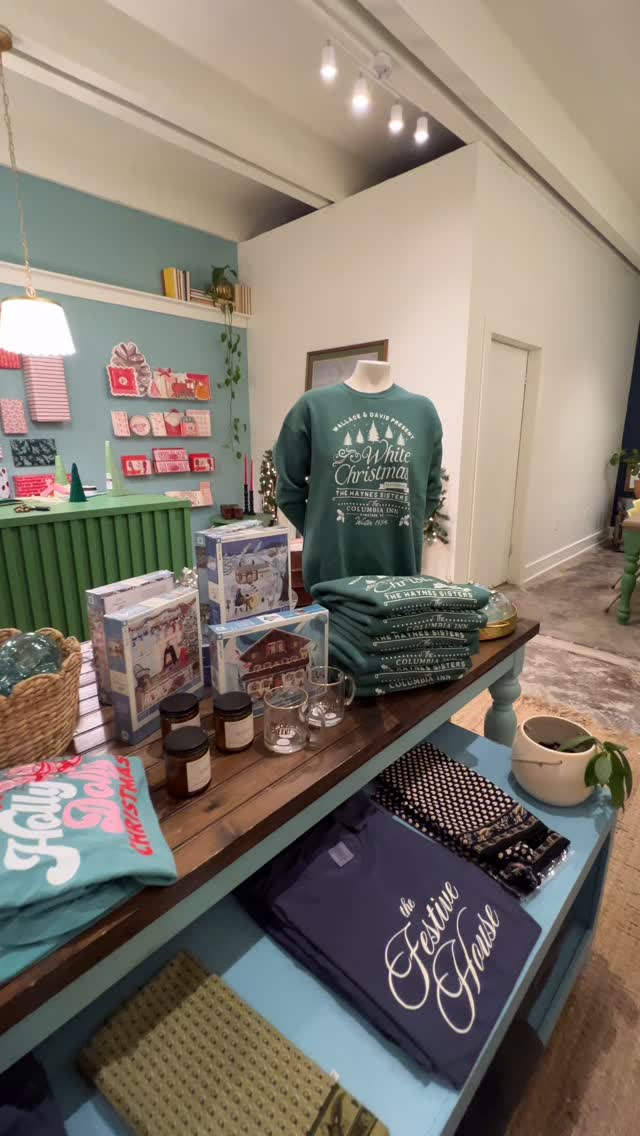 A chilly night makes for a festive night! Thanks to all our friends who came out to celebrate the beginning of Christmas in our sweet little town! We’re ready for a festive Christmas!
#creativeworkshops #christmasgifts #christmasdecor #christmasgifts #christmastime #elktonky #kyshopsmall #kysmallbusiness