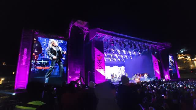 Starting the 2024-2025 Winter Season with a Bang!!!
@elliegoulding #topofthemountainconcert @ischgl_com @paznaun.tirol
.
.
#ischgl #elliegoulding #ersterskitag #Wintersaison