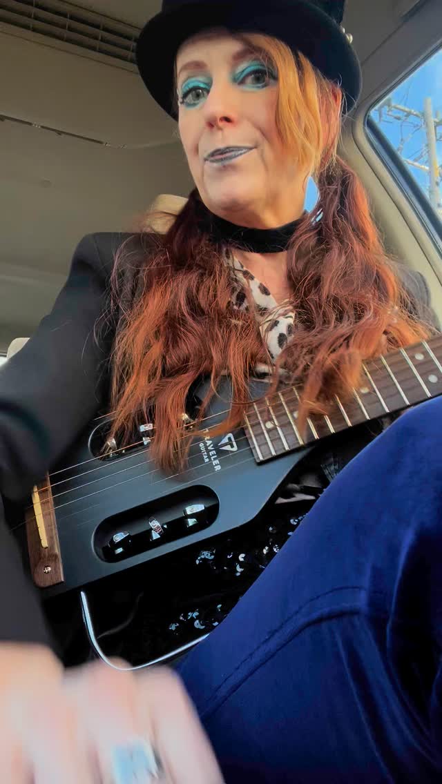 @outersunsetfarmersmarket happening at 9am! Happy Holidays! 😂🎅🎶😁