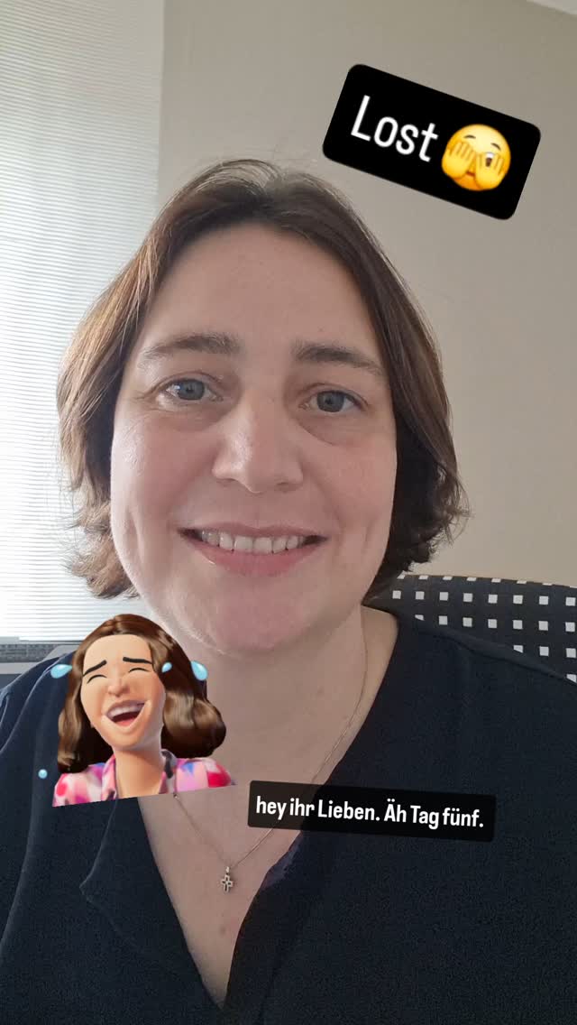 I'm lost 🫣😅 Diese Technik macht mich wahnsinnig🤪
Ich habe aber schon viel gelernt in den letzten Tagen und ich hoffe das sich das Chaos jetzt legt und ich euch jeden Tag ein Türchen präsentieren darf 🫶🏼
Mir ist das Thema Reflexintegration und glückliche Familien so wichtig das ich mich von diesem Technikkram nicht aufhalten lassen werde 💪🏼
Positiver Glaubenssatz: Ich bin nicht perfekt und das ist gut so🙏🏻
Und : Ich werde alles schaffen was ich schaffen will.
Damit mache ich mir selber Mut wenn es mal nicht so rund läuft. Probiere die Sätze doch gleich mal aus. Schreibe sie dir auf und hänge den Zettel an einen Ort wo du täglich mehrmals dran vorbei kommst. Zum Beispiel im Badezimmer neben den Spiegel. Dann wird jeder azs eurer Familie bei Händewaschen nach der Toilette und morgens und abends bei Zähneputzen daran erinnert! 🤩😎
#reflexintegration #gleichgewichtstraining #freude #glaubenssätze #herausforderungen #mut #vertrauen #Familie