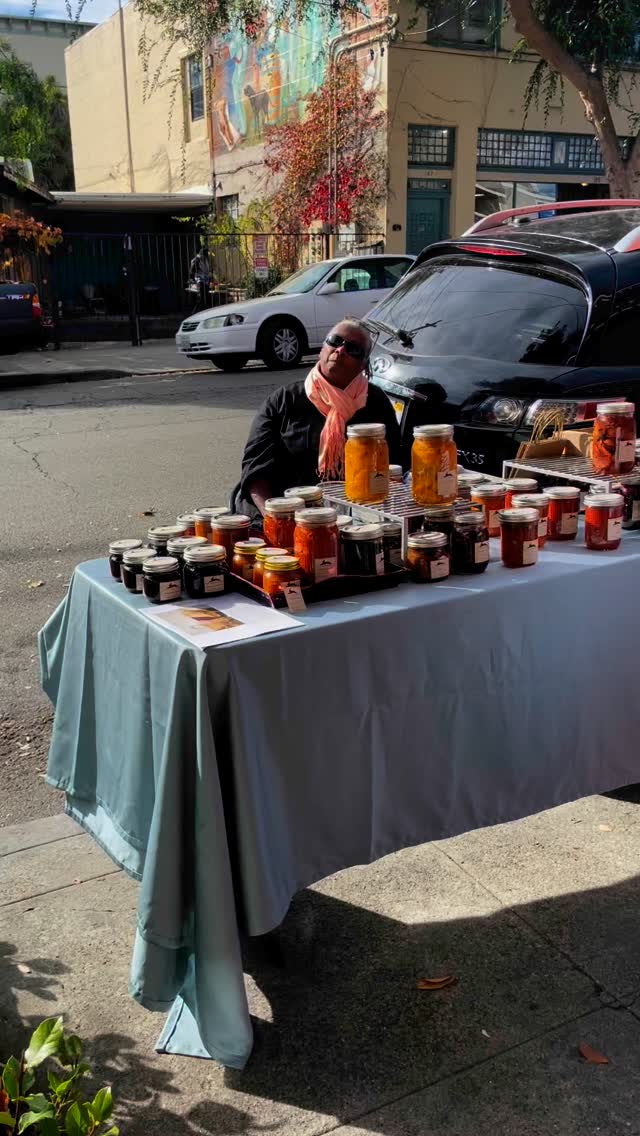 At Mom & Pop Art Shop in Point Richmond today. Come down for some holiday shopping, burgers, coffee and churros! Itโs a beautiful day, hope to see you! @mompopart #bayareaartists #bayareavendors #supportsmallbusinesses #shoplocal