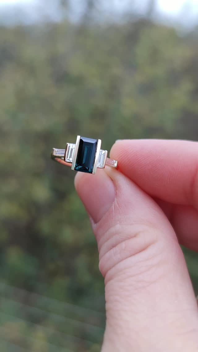 I'm thrilled to hear that D & K got engaged in sunny Costa Rica 🤗 Congratulations you two!
This was a really special project and my last bespoke commission of 2024. It has the most gorgeously deep and mysterious greeny-blue sapphire which I can't get enough of 😍 I've always loved art deco and geometric designs so this was a fun one!