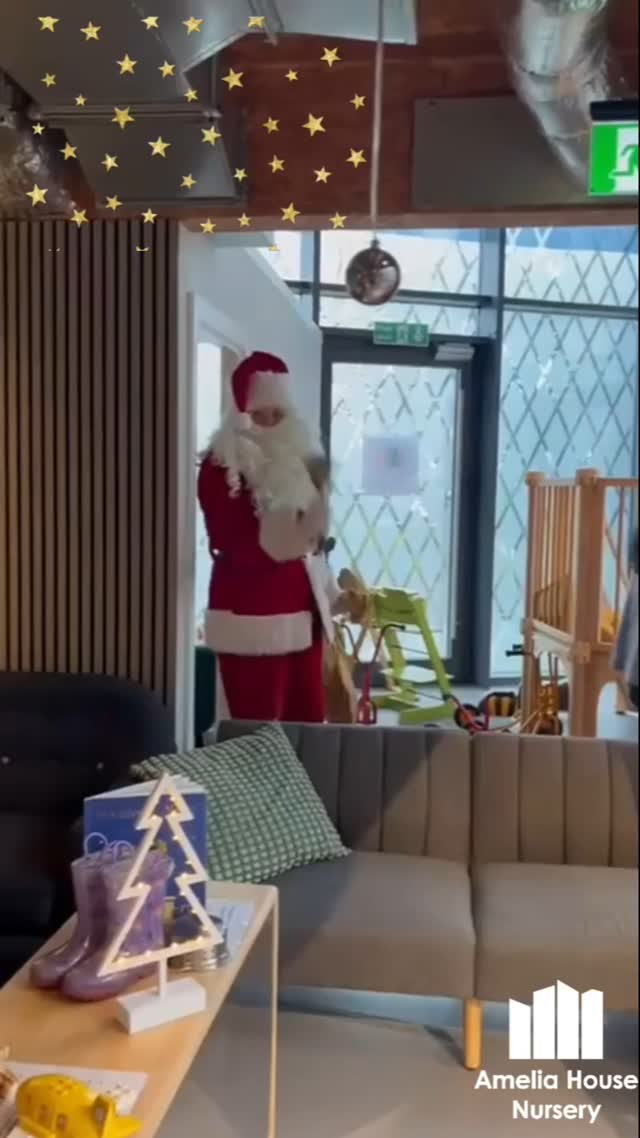 Look who came to see us at Amelia House Nursery!! Everyone was on the nice list so presents all round...
#londoncityisland #ameliahousenursery #theislandere14 #cityisland #nurseryineastlondon #canningtownparents #goodluckhope