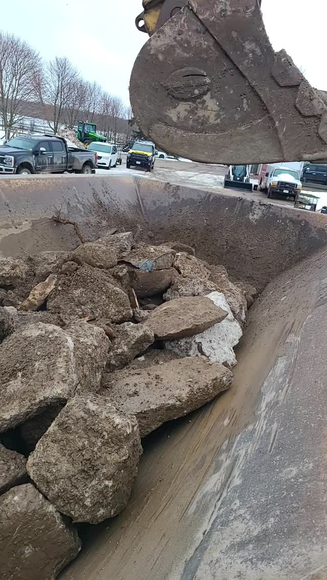 It's a bad day to be concrete. #concretecrushing #concrete #klompsinc #demolition #farmcleanup #hitachi #excavator #agravel #recycledconcrete
