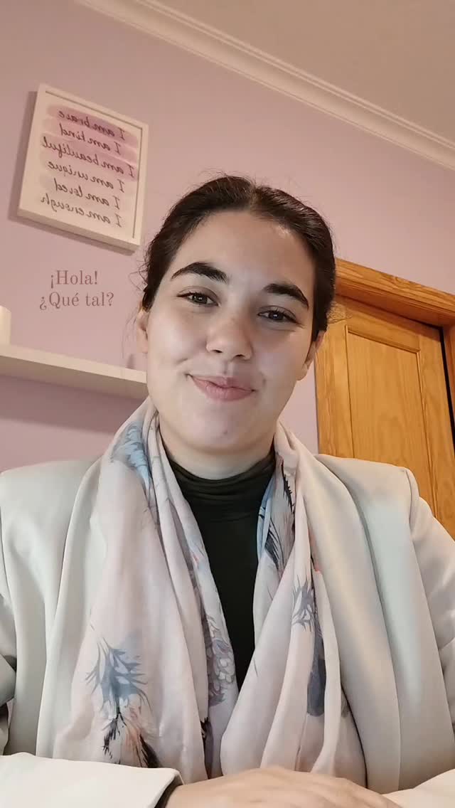 EVALUACIONES A MENORES 👶🏻
Cuando tenemos que evaluar a menores SIEMPRE se debe tener una conversación previa con el progenitor o progenitores en los que se les informe del cuidado que hay que tener con la información que le damos a los niños/as.
Si ya con los adultos hay que tener precaución con las ideas previas, las investigaciones en internet, la deseabilidad social y otros sesgos de respuesta... Con los niños puedes multiplicar todo por mil.
La explicación que tú le des en casa de lo que se va a hacer, los temas que se van a tratar o que debe o no debe decir (si, eso también pasa) son armas de doble filo para una evaluación fiable y válida. Cualquier cosa puede hacer saltar las alarmas en los controles de respuesta de los instrumentos o llamar la atención del Psicólogo Forense.
POR FAVOR, escucha al profesional y déjate guiar cuando tengas que informar a un menor. Cuánto menos complicaciones, menos tiempo y menos problemas aparezcan mejor para el niño/a, antes terminará la evaluación y más probabilidades hay de que sirva para algo.
Feliz "lunes" para aquellos que hayan tenido puente, y feliz semana para tod@s. 💜
#psicologiaforense #psicologia