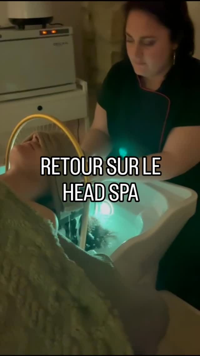 ✨ J'ai testé le Head Spa et c'était GENIAL ! ✨
Un moment de relaxation total qui a fait un bien fou à mon cuir chevelu et à mon esprit. Le Head Spa comprend non seulement un soin des cheveux, mais aussi un soin du visage revitalisant et un massage des bras et des mains. Ce combo parfait combine des techniques de massage spécifiques qui stimulent la circulation sanguine, réduisent le stress et apportent une sensation de bien-être immédiate. En plus, il aide à fortifier les cheveux et à les rendre plus brillants.
🎁 Le cadeau parfait pour Noël ! 🎁 Offrez un moment de bien-être à vos proches avec une séance de Head Spa, soin du visage et massage. C'est le cadeau idéal pour se ressourcer pendant les fêtes !
Je recommande vivement @annefleurdepeau__se , une professionnelle incroyable qui vous chouchoutera dans l'institut @_helobienetre_ situé à Fontainebleau. Elle sait vraiment ce qu’elle fait, et vous allez ressortir complètement zen et rafraîchies.
🌟 Vous méritez ce moment de relaxation 🌟
#HeadSpa #BienEtre #Relaxation #SoinsCapillaires #Noel2024 #CadeauxDeNoel #Bienfaits #Détente #InstitutBienEtre #CadeauDeNoel #MassageRelaxant #Soins