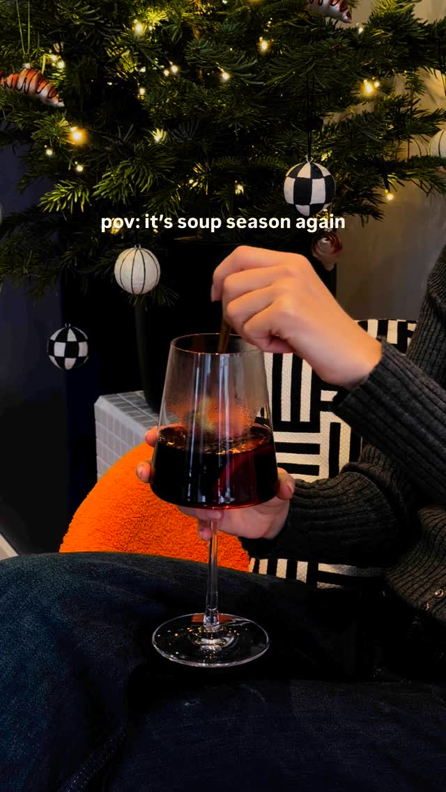 Are you ready for our Glühwein and beats? 🪩🎅
