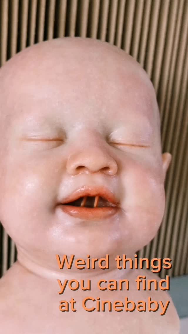 Its almost Christmas and we have a little gift for you... How about a tour of the workshop's freaks ? ✨😬
#cinebaby #fakebaby #siliconebaby #prosthetics #props #makeupartist #sfx #siliconeprosthetics #specialeffects #makeupeffect #silicone #fake #freakshow #freaks