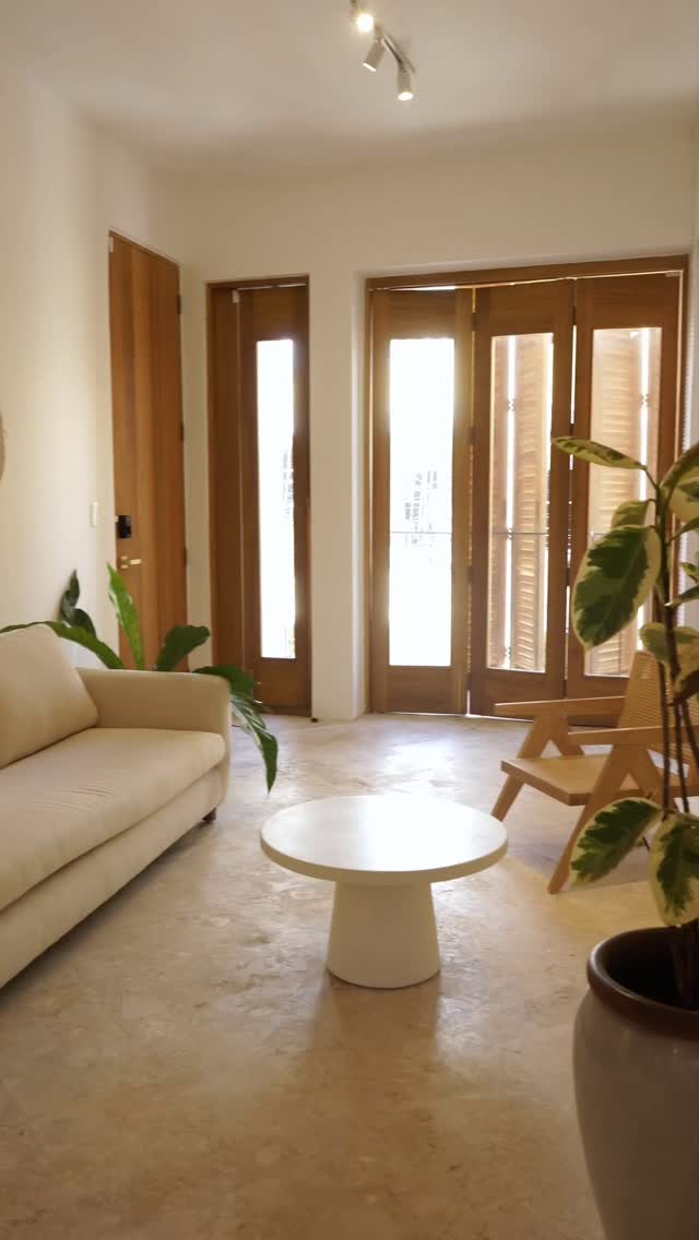 Perfecto para descansar, trabajar o disfrutar, con todas las comodidades que te harán sentirte en casa 🏠
👉 Desliza y descúbrelo. ¡Te encantará! ✨
Reservas en el link directo de nuestra BIO 🌐 www.yellowkey.co
#YellowKeyRentals