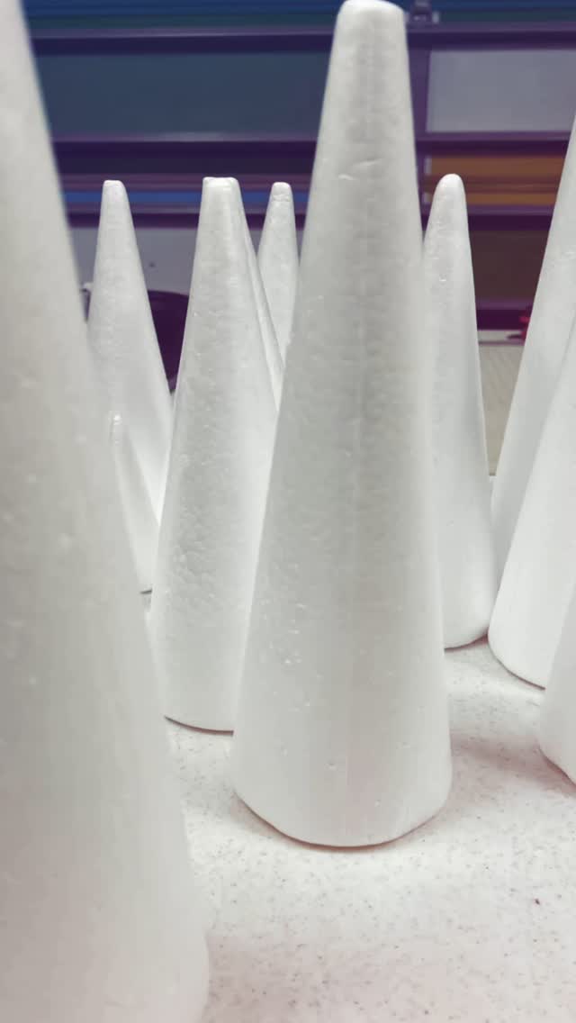 These Tree 🌲 cones have been prepared specially for you! Coming to your next workshop soon @minthillartsclasses stay tuned for updates.
#mosaicworkshops #minthillncevents #minthillarts #mosaicosdecorativos #mosaicoclasico #laticreteproducts #mosaicsbymima #charlotteartists #charlotteartscene #minthillevents #mosaicfriends #mosaiclife #guildofcharlotteartists #artstudio