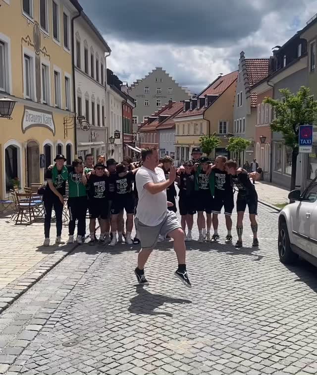 2024 war unfassbar und alle Mannschaften, Trainer und Verantwortlichen sind über sich hinaus gewachsen. Wir haben viel geschafft und können Stolz auf dieses Jahr zurückblicken. 💚
Wir hoffen ihr kommt gut ins neue Jahr und freuen uns gemeinsam mit euch 2025 mindestens genau so gut zu machen!
Eure Fußballer vom TSV 🐉
#edid #murnau #recap #2024 #newyear #meinverein #drachen #fussball #2025 #explore #TSV