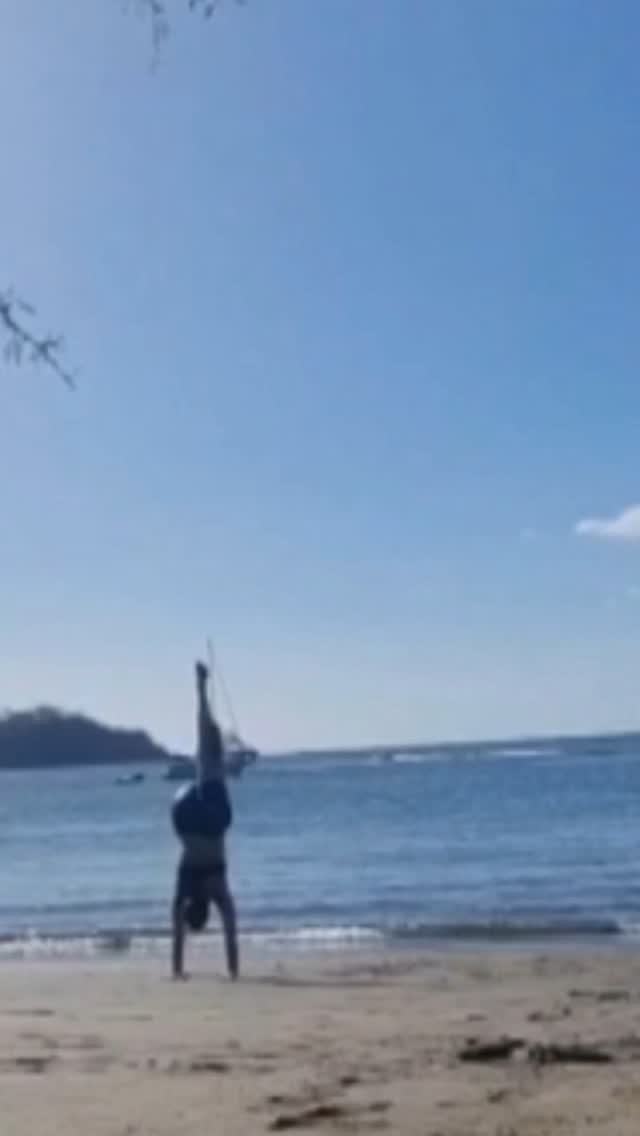 Dream-handstand-swim repeat.
I love having a break from the hectic everyday life. Time to slow down, reconnect with myself and time to dream.
#dream #handstand #swim #playapanama #yogajourney
