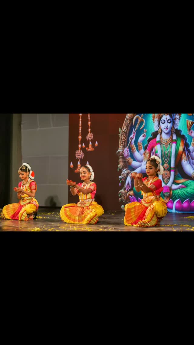#SAMBHRAMA 2025 #SangiTharanaga Dance and Music School Surat
"Dancing with the feet is one thing ,But dancing with the heart is another 🧿😘🥰"
Beginners #Kids classical dance # Bharatanatyam
Pics credits - MACFILMS PRODUCTIONS