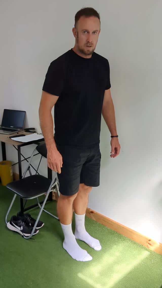 Linking the glute med into the hinge position, maintaining pelvis height and seeking left to right symmetry