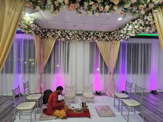 "Embracing Tradition: A Sacred Hindu Ceremony of Love and Devotion"
Hashtags:
#HinduCeremony #Tradition #CulturalHeritage #SpiritualRituals #SacredMoments #IndianCulture #Devotion #CeremonyOfLove #HarmonyAndFaith #mandapdecor #calgaryhindutemple #calgaryhinduwedding #banquethall #weddings #yycindianwedding #jasminebanquethall #calgarybanquethall #venues #magnoliabanquethall