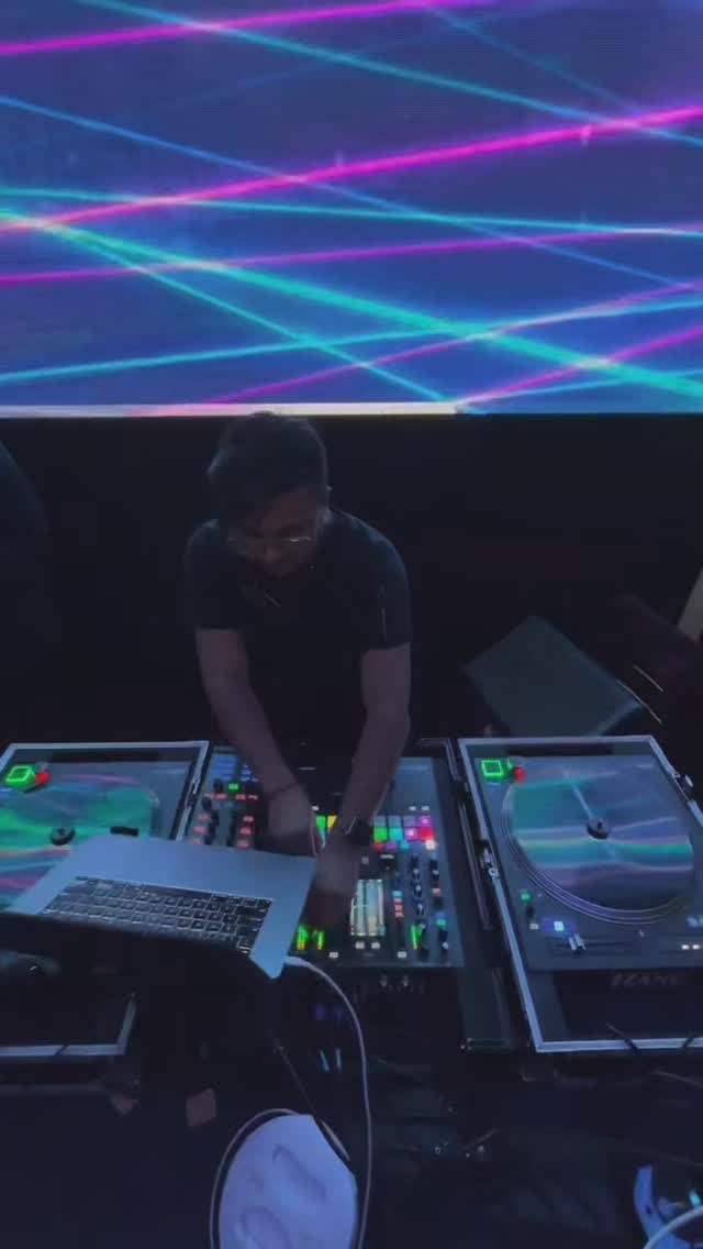 2024 was definitely one for the books! from packed dance floors to unforgettable moments, thank you for letting us bring the vibes all year long. here’s to 2025! 🪩✨
•
•
#dnseventsolutions #weddingdjs #newlyweds #indiandj #indianwedding #bride #groom #dj #bollywood #weddingvibes #djlife #dancefloor #reception #southasianwedding #weddingdjservice #nonstopdance #partytime