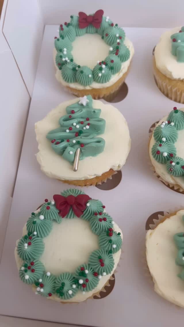 Christmas cuppies ๐๐
๐ผ
#cupcakes #cakecakecake #cakeporn #cakelover #cakestyle #cakeinspiration #cakelove #buttercream #cakesofinstagram #cakestagram #cakedecorating