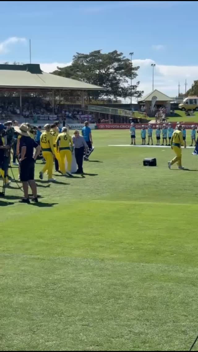 Our Blaster kids got the chance to represent the club today at the opening match of the Women's Ashes.
They got to meet players, have amazing chats and had the best time
Thanks to Cricket NSW and Cricket Australia for making this happen.
Think you have some lifelong cricketers now
#woolworthscricketblast #cricketnsw #cricketaustralia