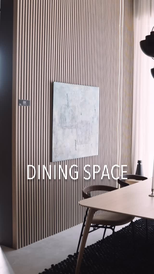 Transforming spaces with the timeless elegance of wood panels. From the cozy dining space to the stylish media wall with LED lighting, and the living room featuring a stunning fireplace surrounded by a mix of acoustic and design panels, each detail brings warmth, functionality, and modern design into your home. Elevate your interiors with Wood on Wall✨
Transforma tus espacios con la elegancia atemporal de los paneles de madera. Desde el acogedor comedor hasta la pared multimedia con iluminación LED, y el salón con una chimenea rodeada de una mezcla de paneles acústicos y de diseño, cada detalle aporta calidez, funcionalidad y diseño moderno a tu hogar. Eleva tus interiores con Wood on Wall ✨
#woodonwall #acousticpanels #designpanels #interiordesign #luxuryinteriors #moderninteriors #panelesacusticos #diseñodeinteriores