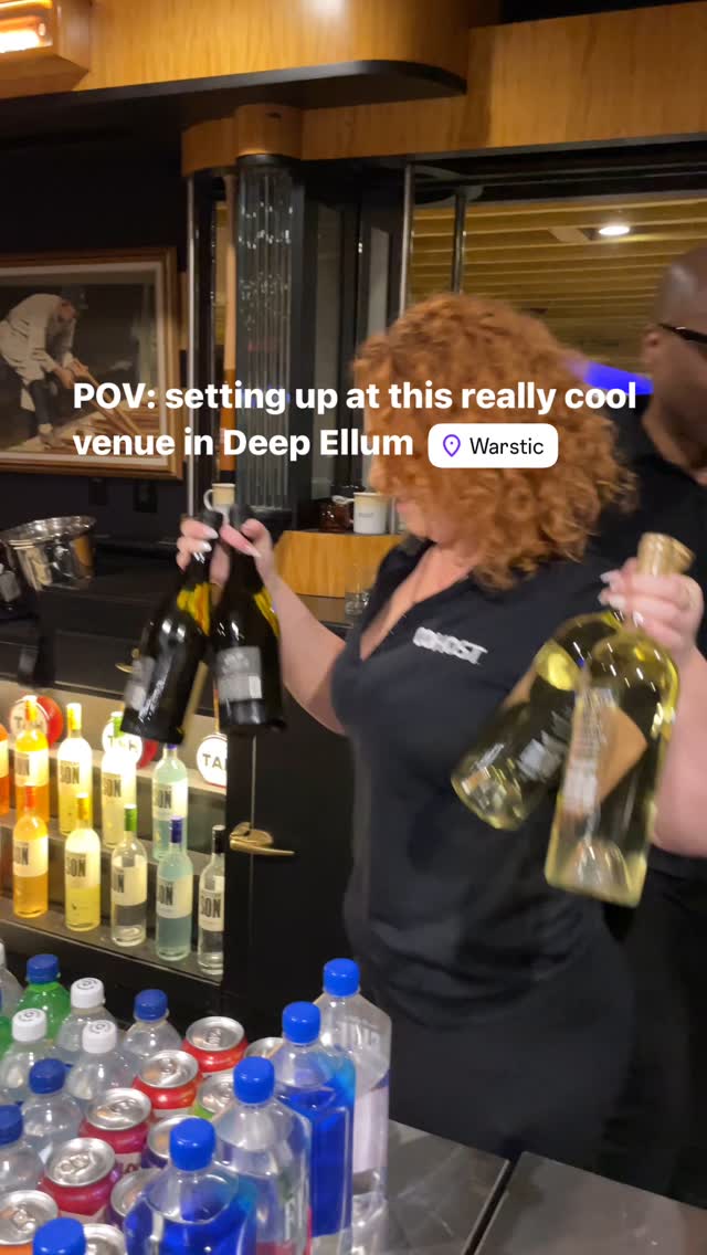 Catering at the coolest venue in Deep Ellum @warstic
food | @doralanecatering
sweets | @cocoandre_chocolatier
staffing & bar | @cohostevents
#catering #dallascatering #corporatecatering #barcatering #signaturecocktails