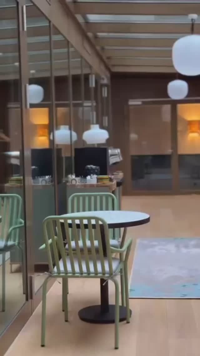 Glimpse into our courtyard 🍃🍃
Attached to our Conference room you have a private courtyard which serves as the perfect area for a standing lunch or dinner, cocktail hour or just to take a breather.
#conferencehotel #meetingrooms #seminarlocation