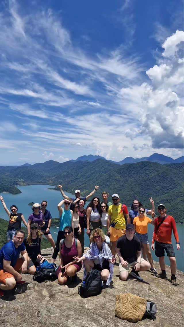 Começamos o Ano de 2025 muito bem!!
Galera da Romênia conhecendo o Pico do Mamanguá, infelizmente Conde Drácula, não veio; Sol estava muito forte!
Obrigado @haihui.travel
Vamos que Vamos. Seguindo e encantando nossos visitantes e amigos com o Paraíso que é Paraty!
#paraty #natureza #caminhada #férias #verao2025 #sacodomamangua #passeiodebarco #diversao #romenia