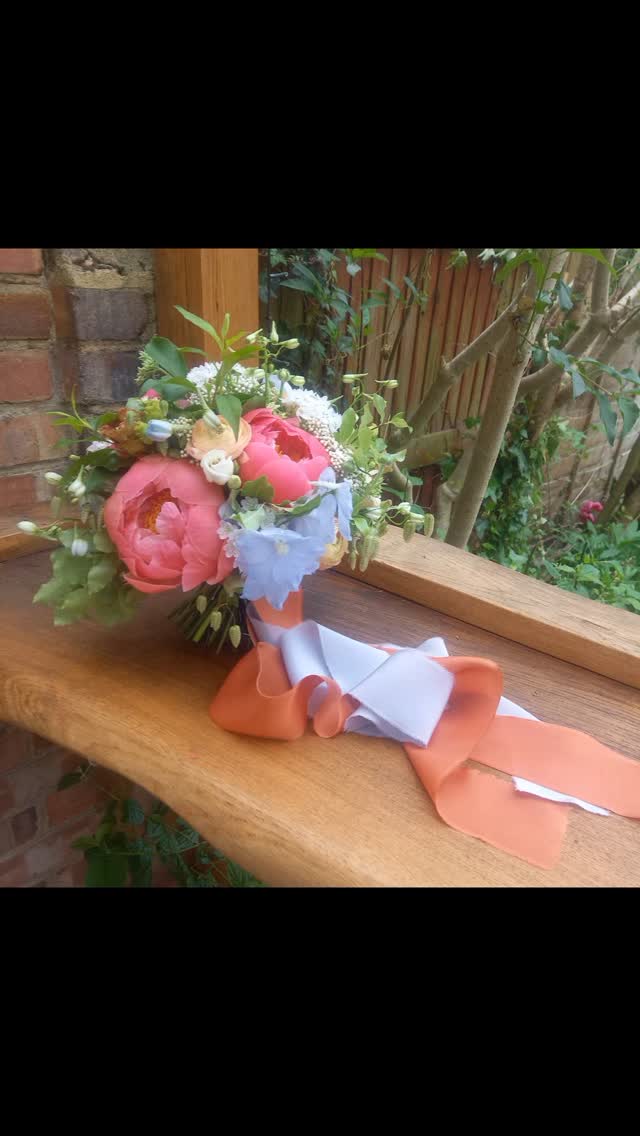 Some of my 2024 floral highlights! 🌿
Looking forward to seeing the little green tips coming up again in a couple of months (although still have roses blooming 🤷♀️)
#surreyflorist
#surreyweddingflorist
#weddingflowers
#weddinginspiration
#weddingflorist
#eventflorist
#bridalbouquet
#carshalton
#carshaltonbeeches