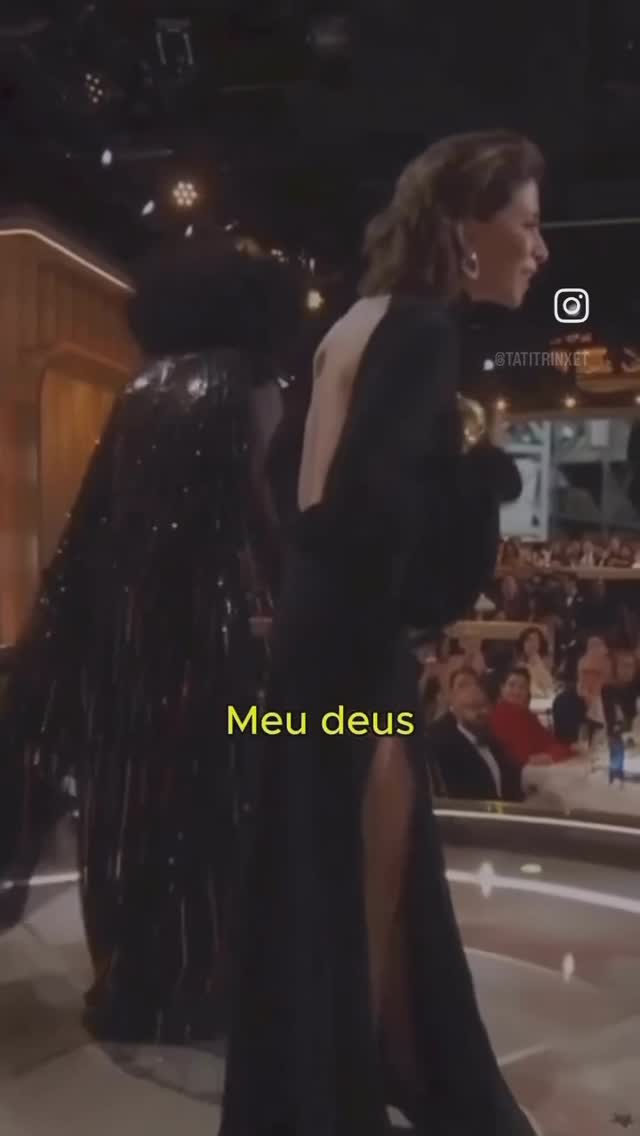 Hoje não deveríamos falar sobre nenhum outro assunto a não ser esse prêmio!!
Eu, @ivanaportella estou a poucos dias de completar 60 anos, ver a Fernanda Torres receber o Globo de Ouro com o filme Ainda Estou Aqui é um grande presente para mim por muitas razões, mas com destaque especial pra uma das minhas escolhas.
Escolhi trabalhar com Cuidado desde que comecei a faculdade de Psicologia em 1983, eu não sabia como seria o meu percurso até aqui, mas vendo todo esse movimento feminino, mesmo com pouca credibilidade e sendo diminuída nas nossas múltiplas funções diárias, ver Fernanda Torres e Demi Moore serem premiadas nessa noite, me da a sensação de que eu não estou aqui por acaso cuidando de casas e facilitando a vida de tantas mulheres.
Não estou comparando os trabalhos, mas hoje todas nós deveríamos nos sentir co-ganhadoras desse prêmio e cada vez mais olharmos umas para as outras e valorizar cada passo dado em direção ao que escolhemos fazer.